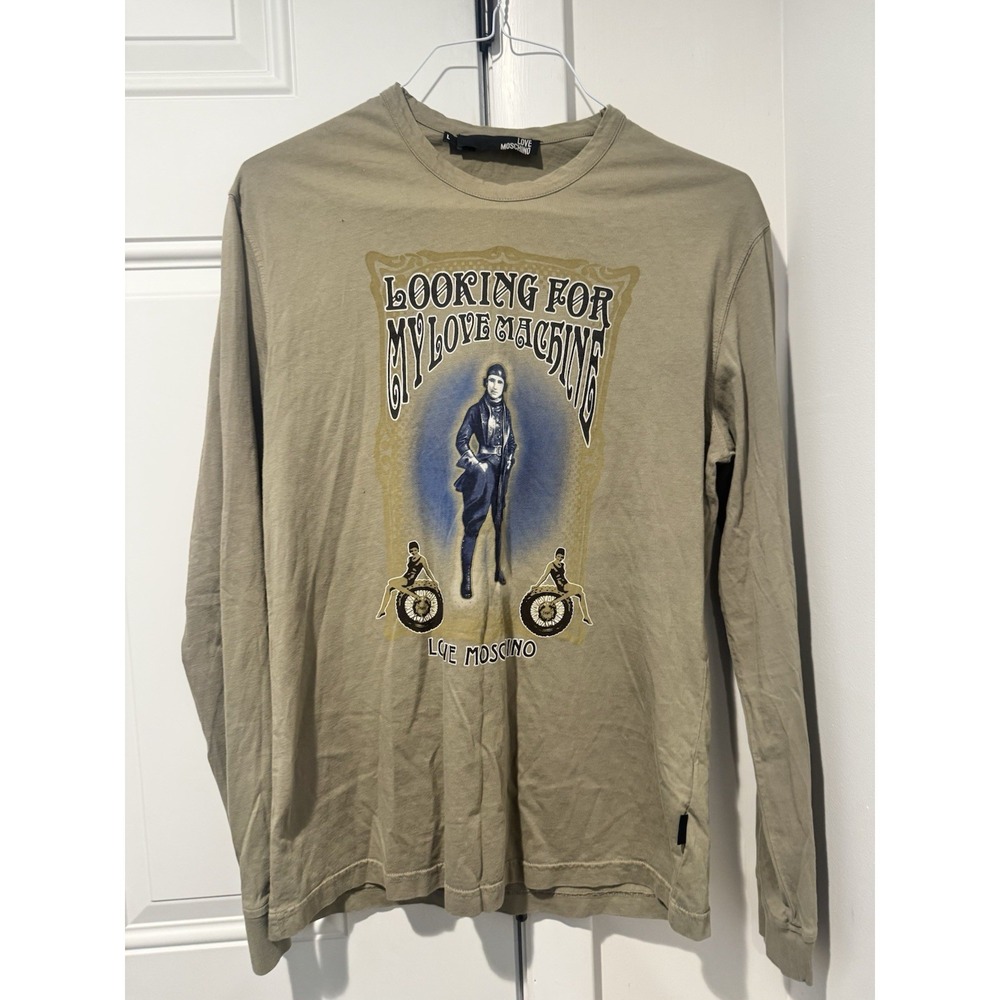 Love Moschino Men's Looking For Love Machine Olive Green Tshirt Graphic L LS